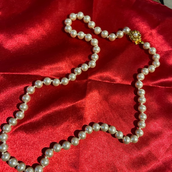 String of faux pearls classic style - Picture 11 of 15